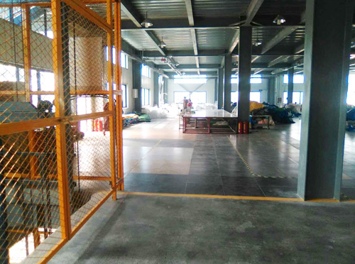 萊恩斯充氣游樂設(shè)備生產(chǎn)場景