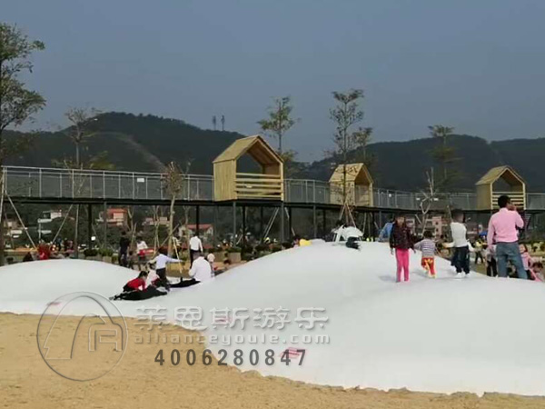 兒童蹦蹦云跳跳云