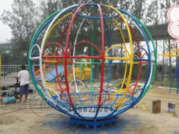 球形旋轉(zhuǎn)游樂設(shè)施廠家